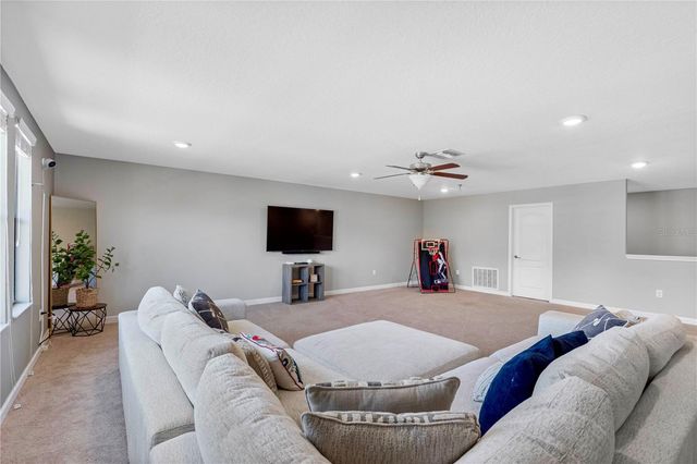 19343 PADDOCK VIEW DRIVE, Tampa, FL 33647
