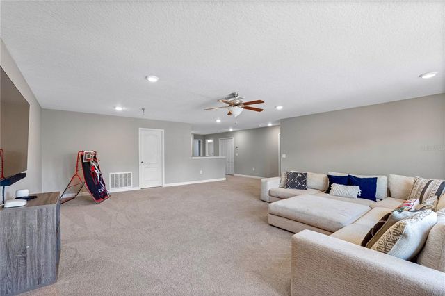 19343 PADDOCK VIEW DRIVE, Tampa, FL 33647