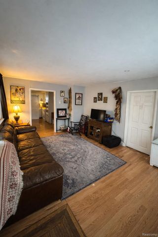 25 W Cornell Avenue, Pontiac, MI 48340