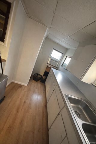 25 W Cornell Avenue, Pontiac, MI 48340