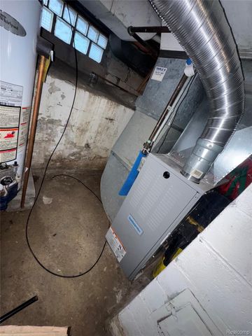 25 W Cornell Avenue, Pontiac, MI 48340