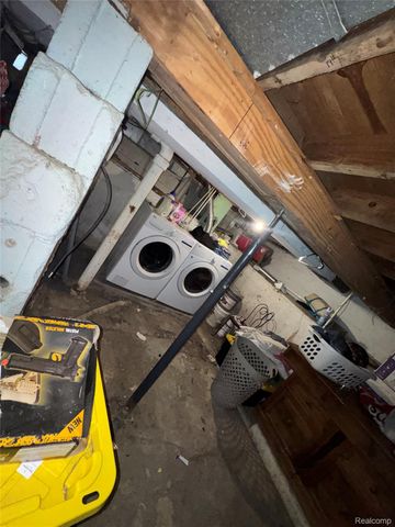 25 W Cornell Avenue, Pontiac, MI 48340