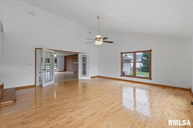 1610 WISCONSIN Street, Le Claire, IA 52753