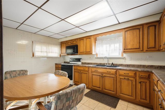 17 Hickory St, Burgettstown Boro, PA 15021