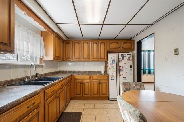 17 Hickory St, Burgettstown Boro, PA 15021