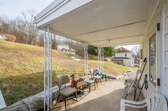 17 Hickory St, Burgettstown Boro, PA 15021