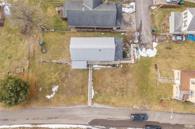 17 Hickory St, Burgettstown Boro, PA 15021