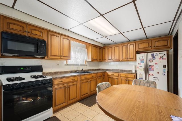 17 Hickory St, Burgettstown Boro, PA 15021