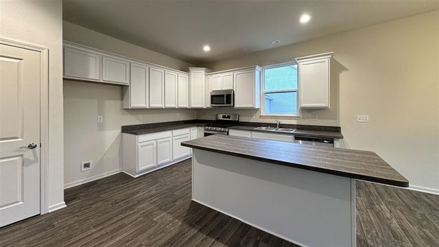 3134 Apple Blossom Way, Monroe, MI 48161