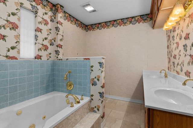 507 Woodway Lane, Longview, TX 75605