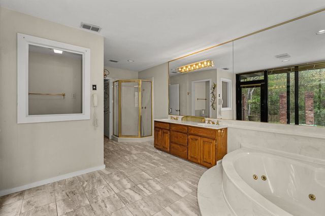 507 Woodway Lane, Longview, TX 75605