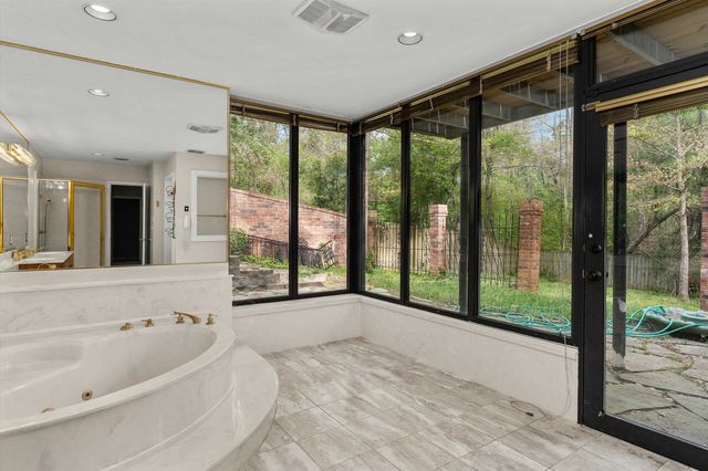 507 Woodway Lane, Longview, TX 75605