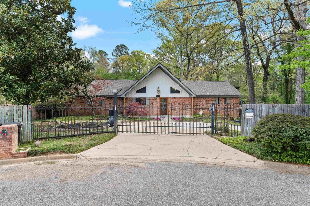 507 Woodway Lane, Longview, TX 75605