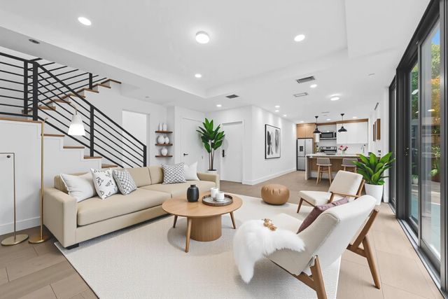 722 NE 15th Ave 2, Fort Lauderdale, FL 33304