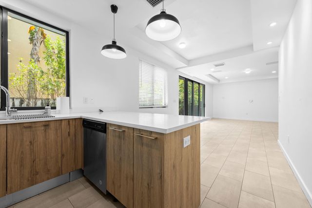 722 NE 15th Ave 2, Fort Lauderdale, FL 33304