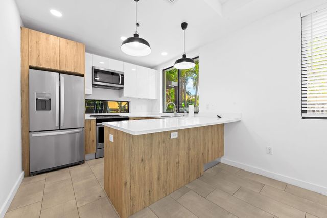 722 NE 15th Ave 2, Fort Lauderdale, FL 33304