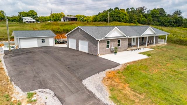 1385 Valley Home Rd, Dandridge, TN 37725