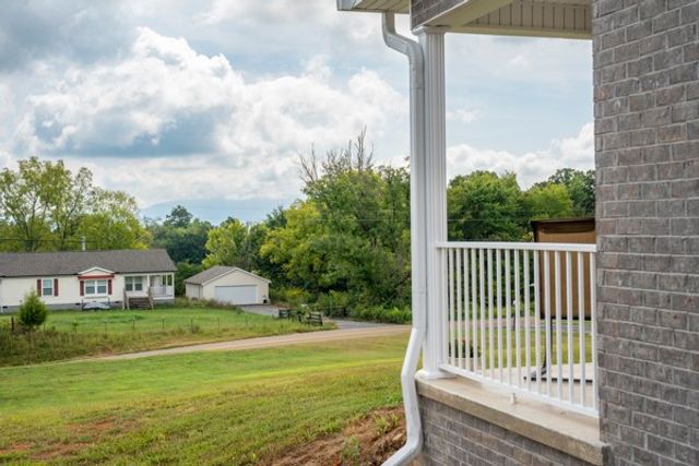 1385 Valley Home Rd, Dandridge, TN 37725