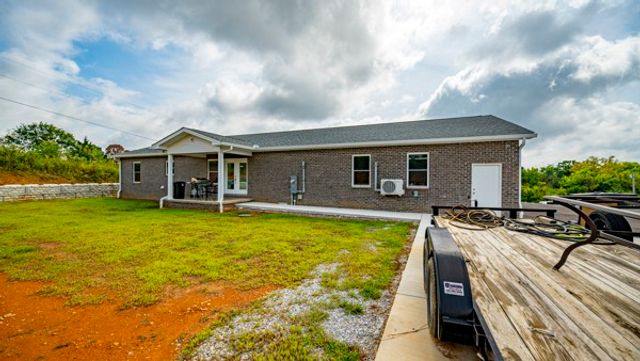 1385 Valley Home Rd, Dandridge, TN 37725