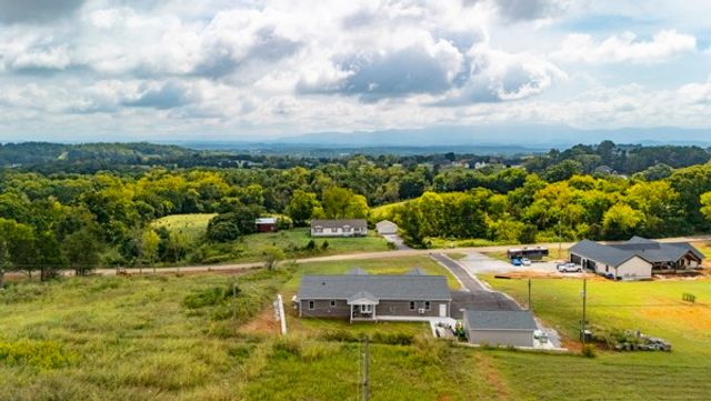 1385 Valley Home Rd, Dandridge, TN 37725