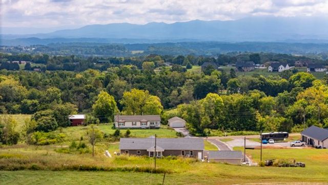 1385 Valley Home Rd, Dandridge, TN 37725