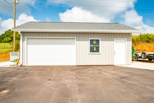 1385 Valley Home Rd, Dandridge, TN 37725