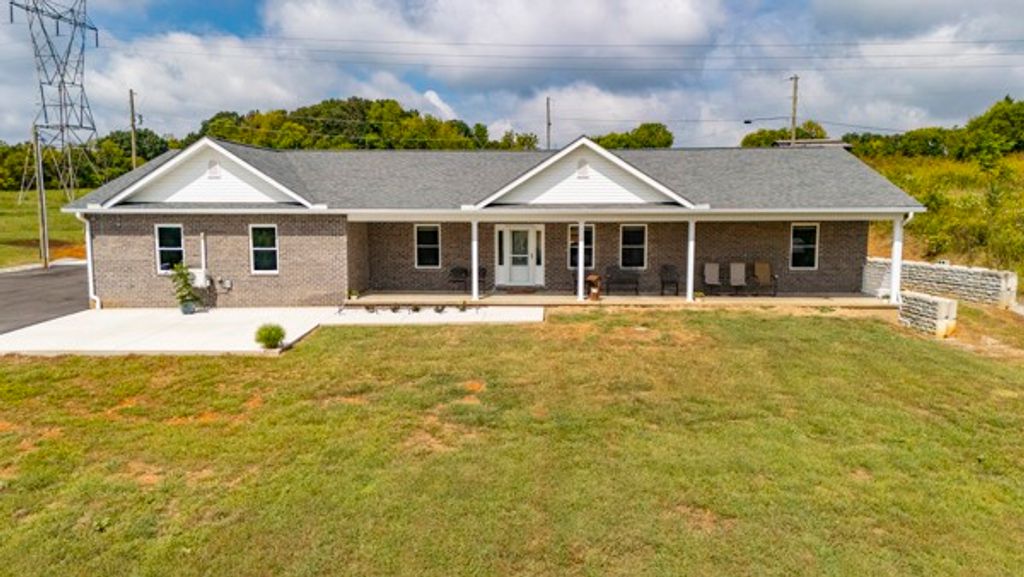1385 Valley Home Rd, Dandridge, TN 37725