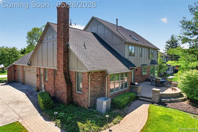 4409 Deacon Court, Troy, MI 48098