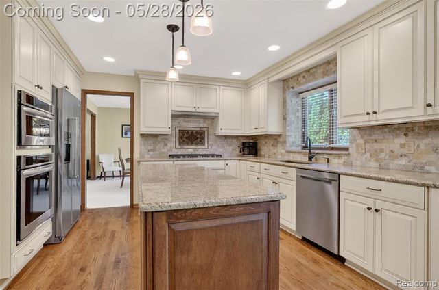 4409 Deacon Court, Troy, MI 48098