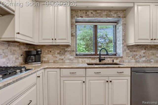 4409 Deacon Court, Troy, MI 48098