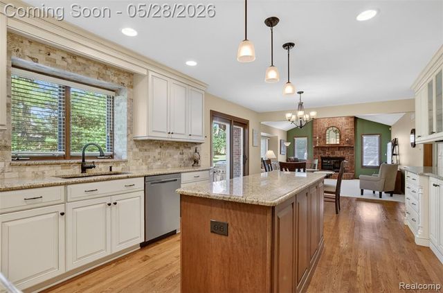 4409 Deacon Court, Troy, MI 48098