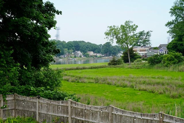 86 Abigail Adams Cir, Weymouth, MA 02191