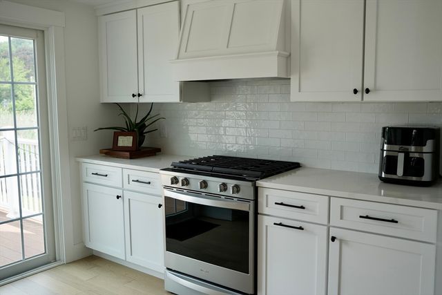 86 Abigail Adams Cir, Weymouth, MA 02191