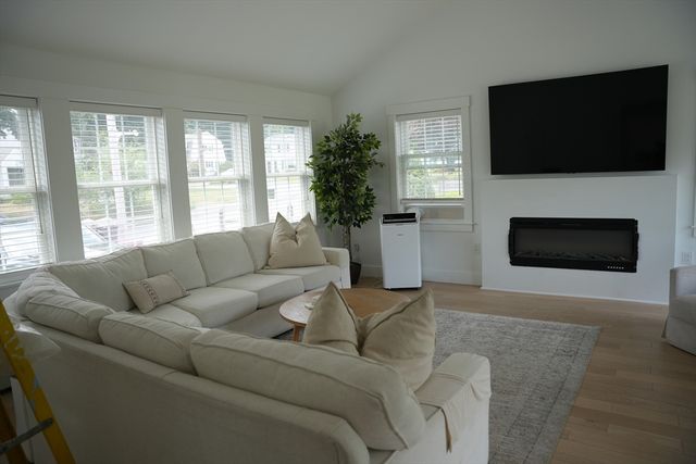 86 Abigail Adams Cir, Weymouth, MA 02191