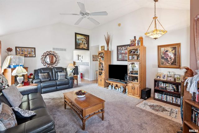 3524 34TH Street, Moline, IL 61265