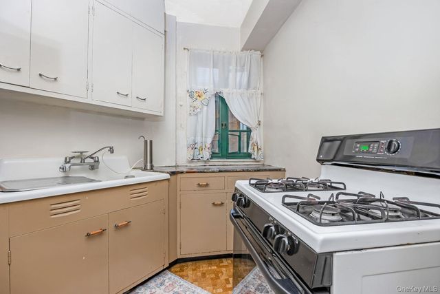 1560 Metropolitan Avenue 5B, Bronx, NY 10462