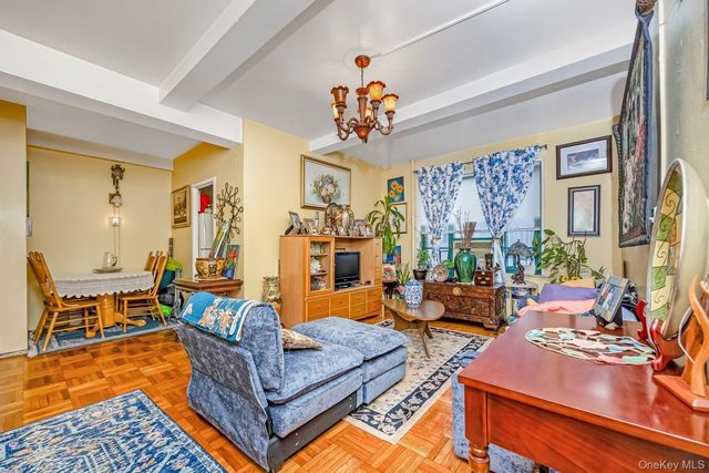1560 Metropolitan Avenue 5B, Bronx, NY 10462