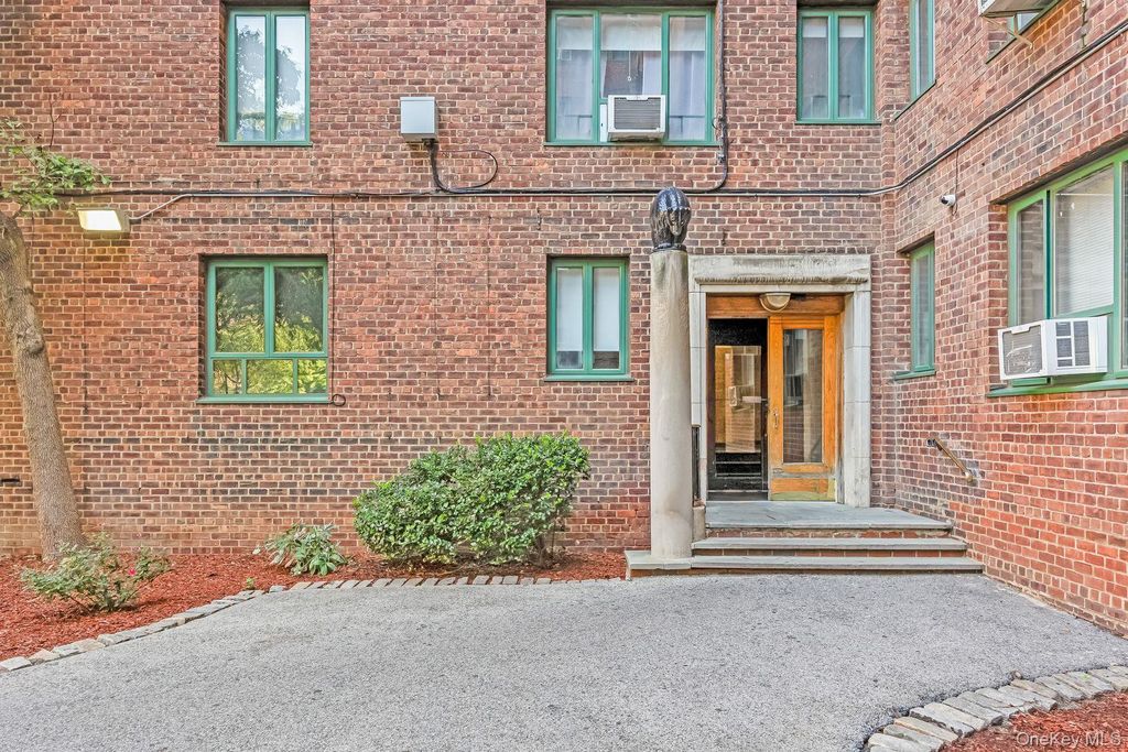 1560 Metropolitan Avenue 5B, Bronx, NY 10462 — exterior