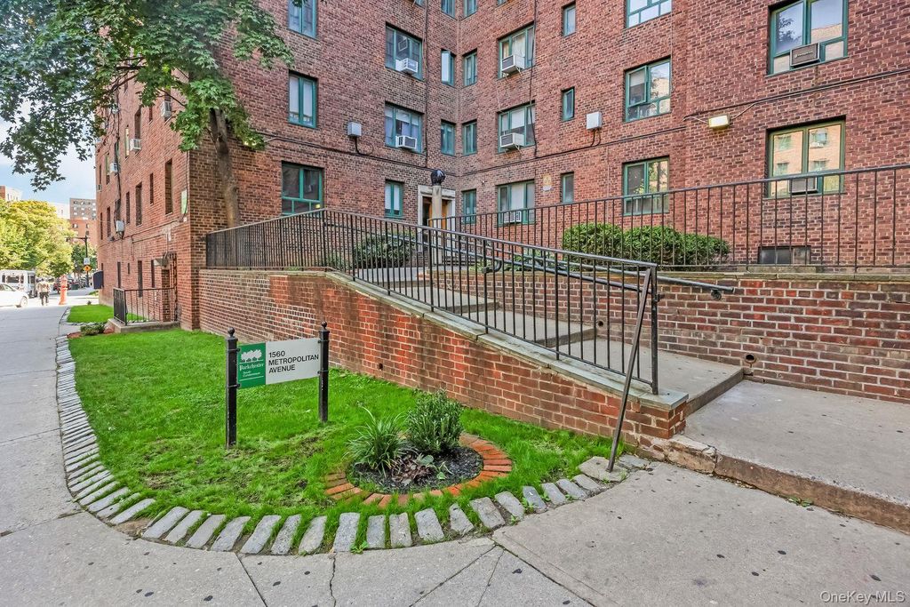 1560 Metropolitan Avenue 5B, Bronx, NY 10462 — photo 2