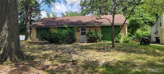 9766 Lorna Ln Lane, St Louis, MO 63136