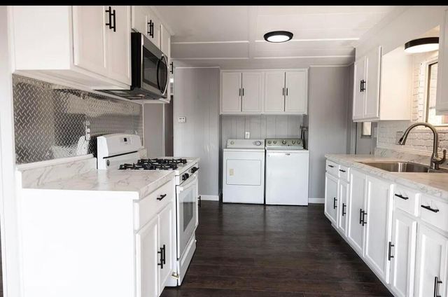 5505 W Tulare Avenue 15, Visalia, CA 93277