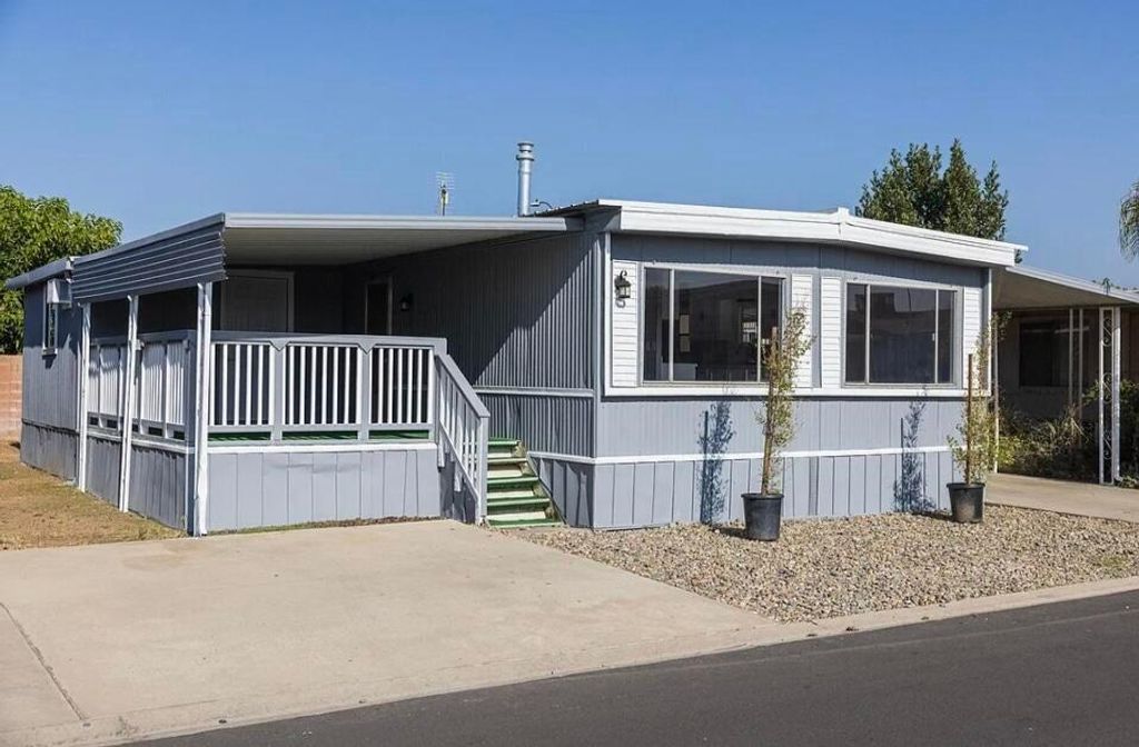 5505 W Tulare Avenue 15, Visalia, CA 93277