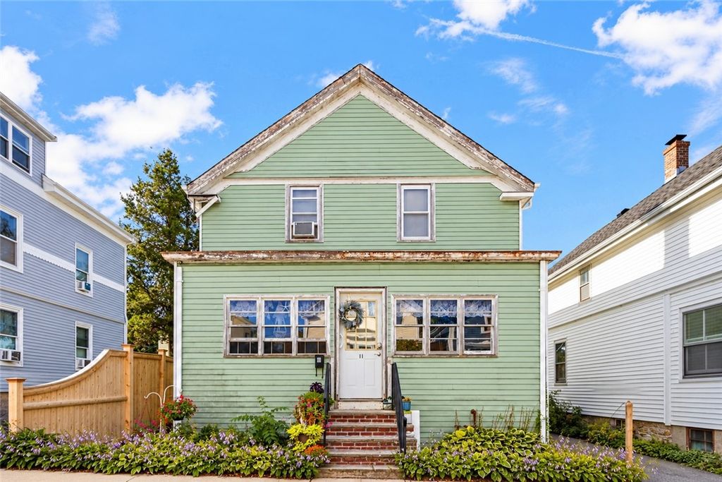 11 Carey Street, Newport, RI 02840