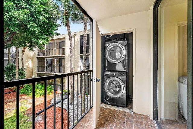 5280 Las Verdes Cir 202, Delray Beach, FL 33484