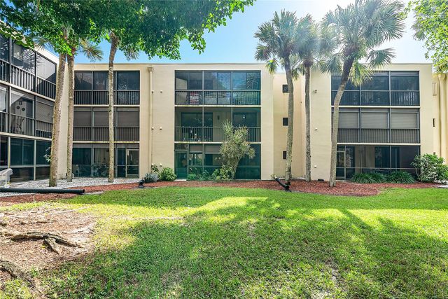 5280 Las Verdes Cir 202, Delray Beach, FL 33484