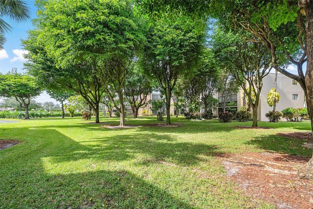 5280 Las Verdes Cir 202, Delray Beach, FL 33484