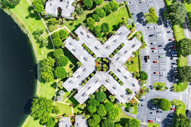 5280 Las Verdes Cir 202, Delray Beach, FL 33484