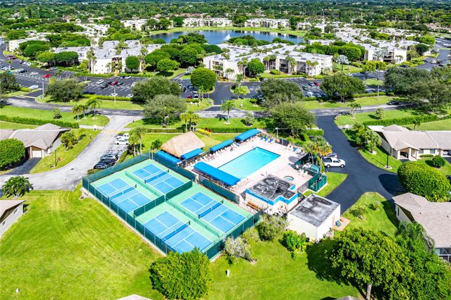 5280 Las Verdes Cir 202, Delray Beach, FL 33484