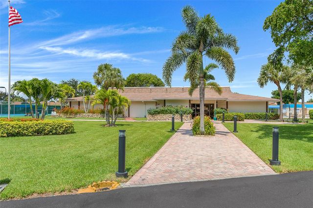 5280 Las Verdes Cir 202, Delray Beach, FL 33484