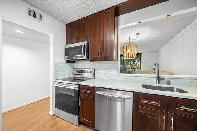 5280 Las Verdes Cir 202, Delray Beach, FL 33484